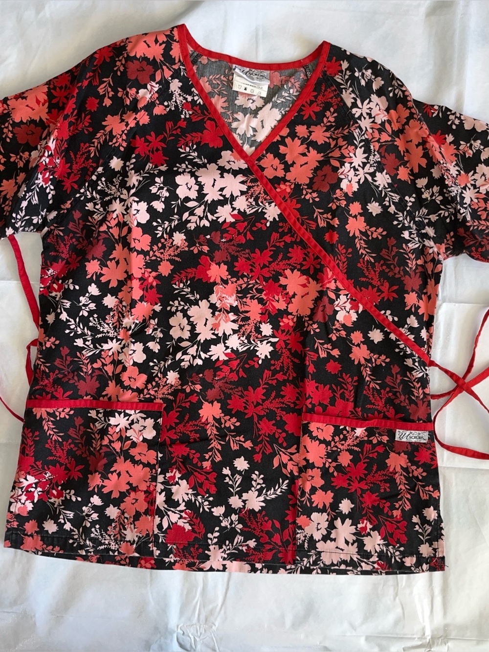 Woman’s Scrub Top M